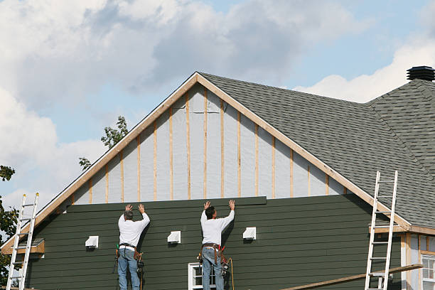 Professional Siding Contractor technician working in Kingston, OH